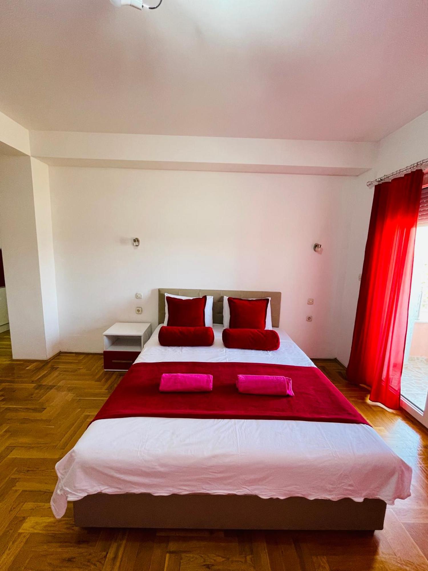 Front Beach Exclusive Apartments Struga Exterior foto